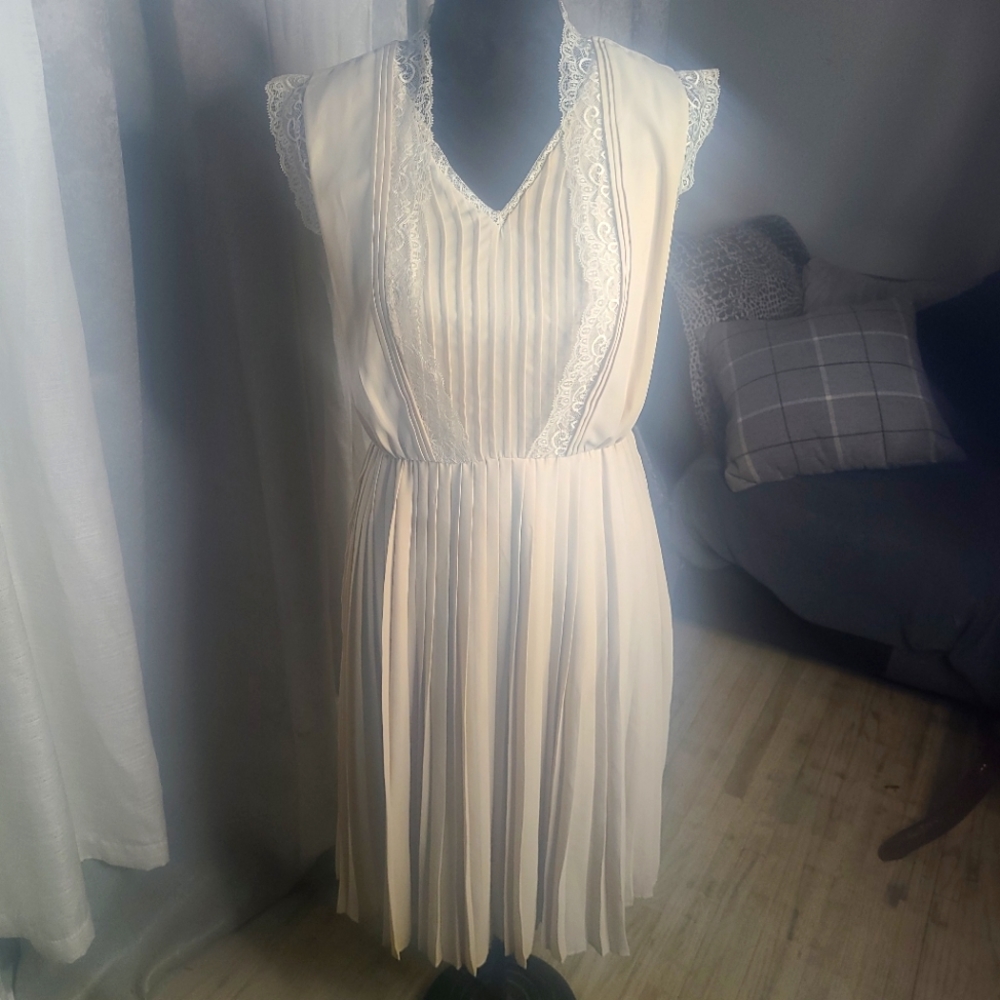 Banana republic flowy elegant pleated skirt lace trim color size 0 sku # A4